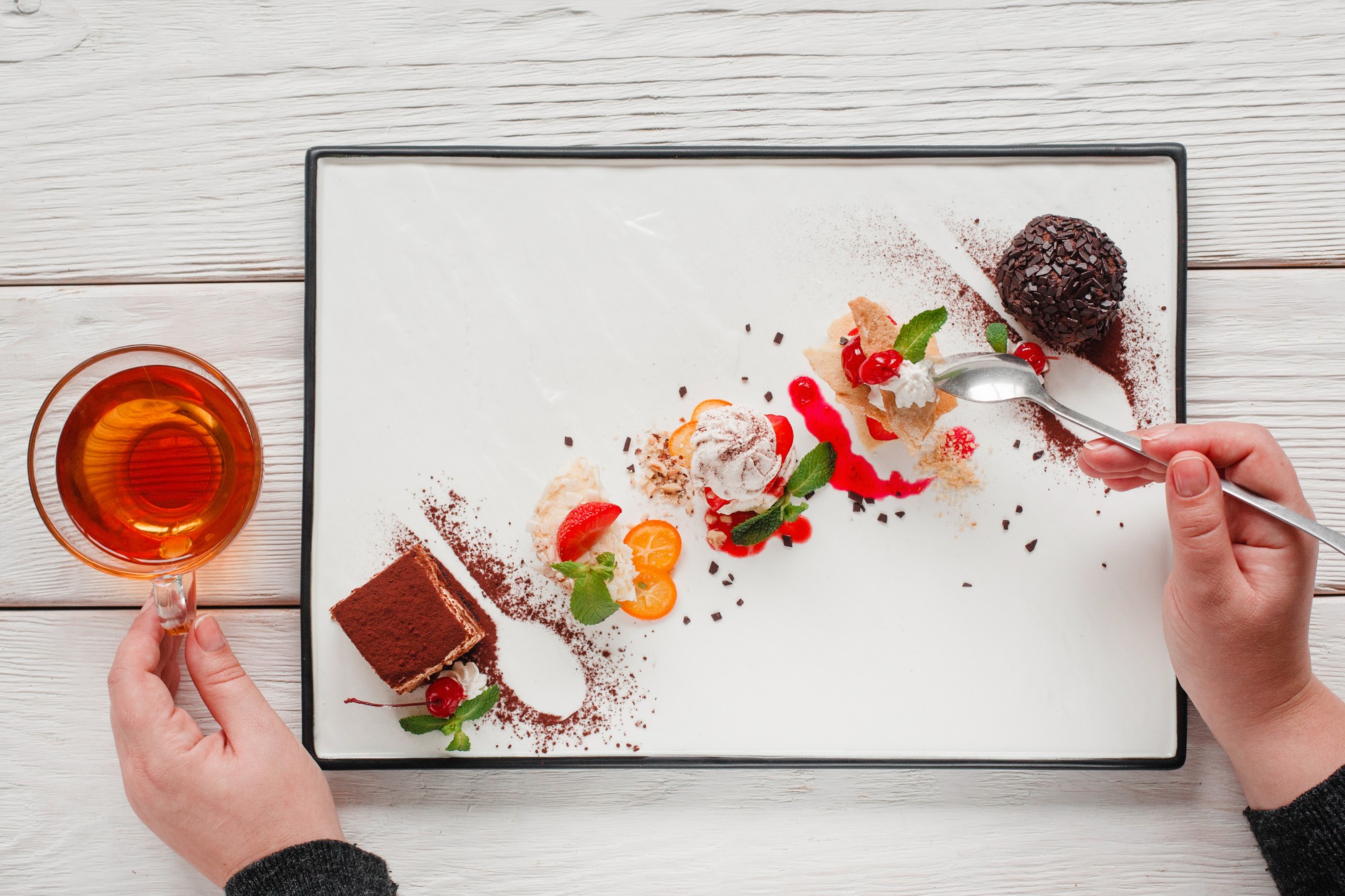 Dessert creativo con elementi di fermentazione